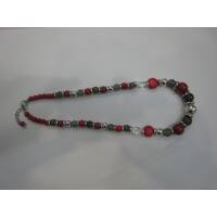 Kette, kurz, mit Steinen und silberf. Elementen, rot-grau