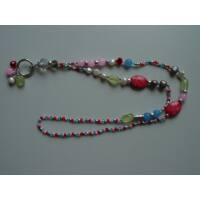 Kette mittel mit Steinen und Perlen, bunt