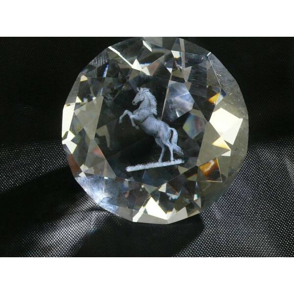 Diamond-cut crystal block with motif Get Up Horse