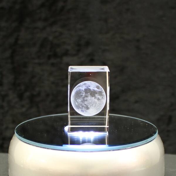 Crystal cuboid block, motif Moon