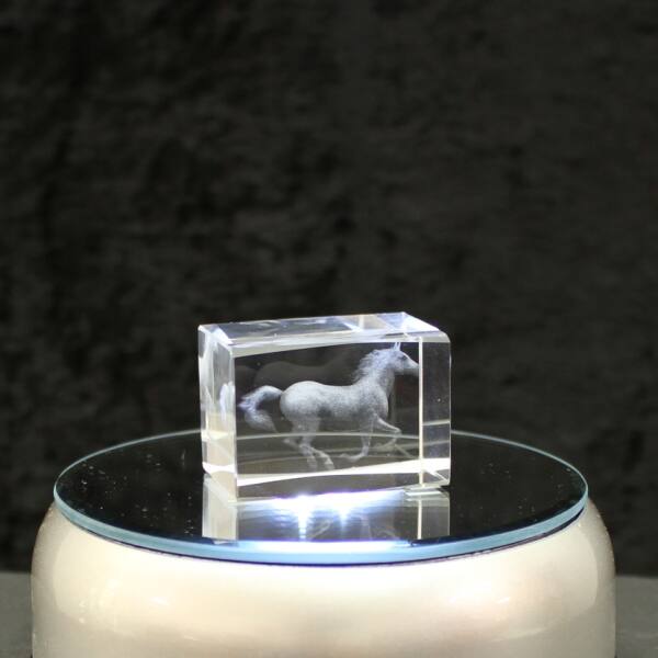 3D-Glas-Cube-galopp. Pferd, versch. Größen