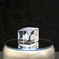 Crystal cuboid block, motif Seal